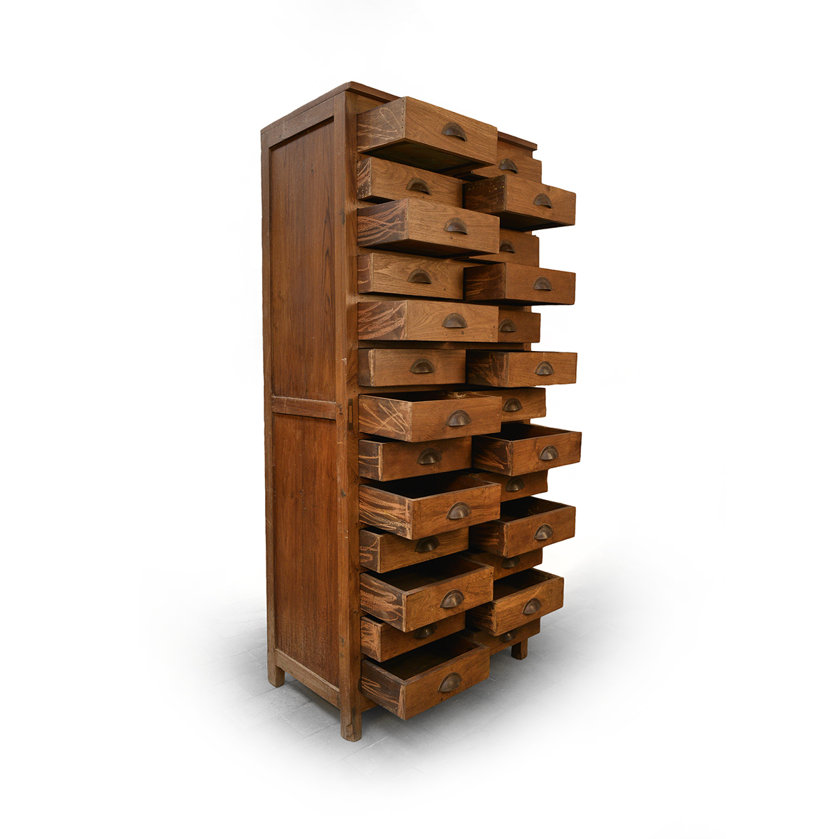 Meuble d'atelier en bois à 26 tiroirs
