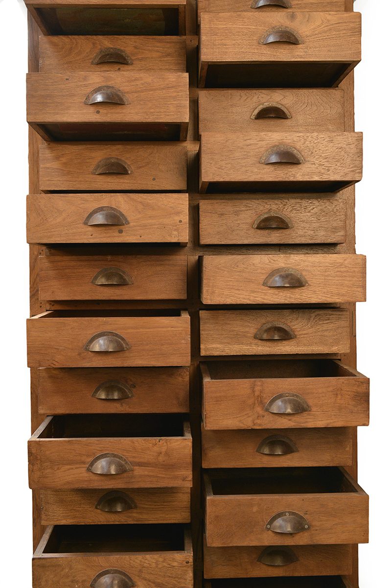 Meuble d'atelier en bois à 26 tiroirs