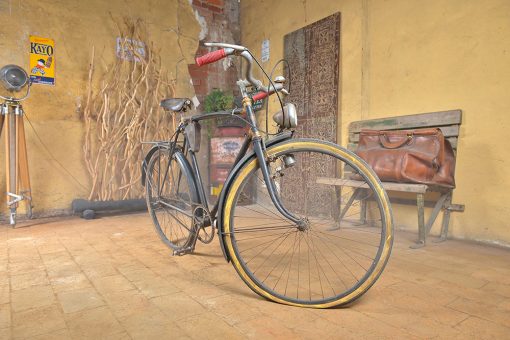 Vélo noir vintage - Mes Découvertes Premery