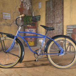 Vélo bleu vintage - Julien Cohen Affaire Conclue
