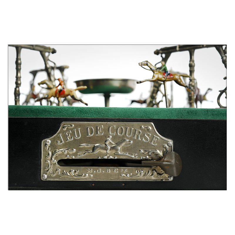 Jeu De Société Course De Chevaux En Bois Avec 11 Chevaux En Métal – Neuf, Dimensions 45x31x6 Cm