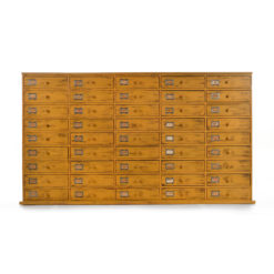meuble d'atelier en bois à 45 tiroirs
