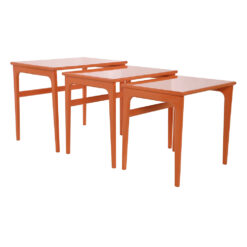 Tables gigognes en bois laqué orange