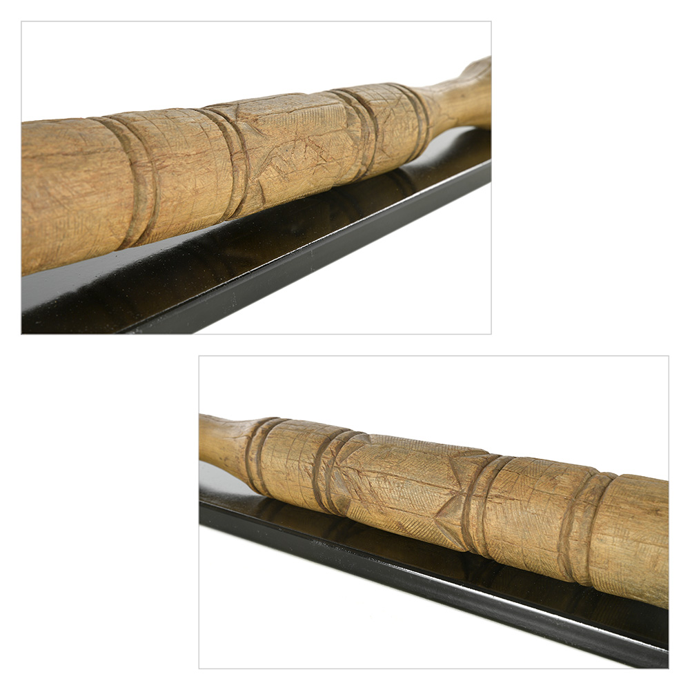 baton-sculpté-sur-socle_004