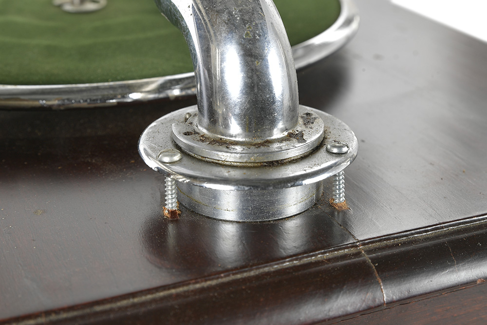 gramophone-his-masters-voice_006